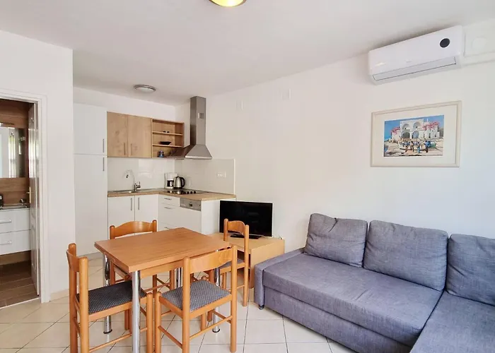 Apartments Lovincic